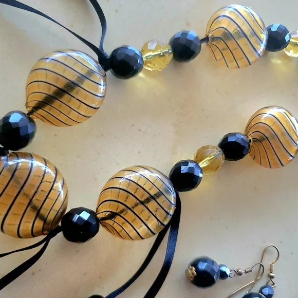 Beautiful Venetian Murano Gold Glass Black Beaded Statement Necklace  Up to 30" - Picture 3 of 5